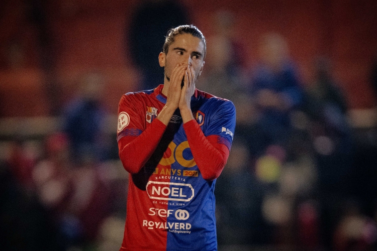 Final 2024: ...a la decepció pel penal al pal i aturat després per Oier | FCF