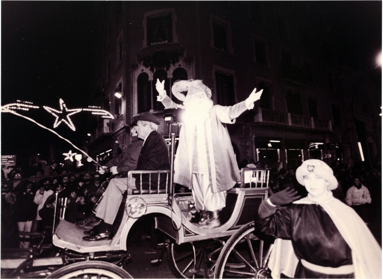 La carrossa de l'Ambaixador en una cavalcada de la dècada dels 80 | Arxiu Històric de Sabadell