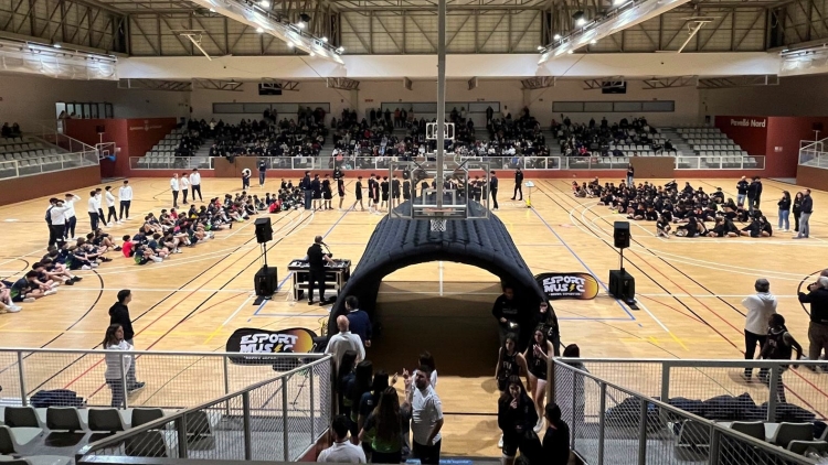 Un miler de persones es van aplegar ahir al Pavelló Nord | Adrián Arroyo