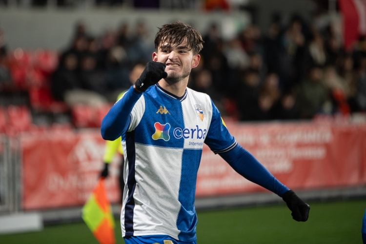 Ustrell celebrant el seu gol a l'Olímpic | Roger Benet
