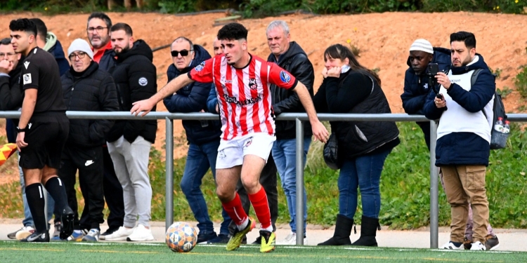 Estrada amb la samarreta del Tibi en un derbi | Críspulo Díaz