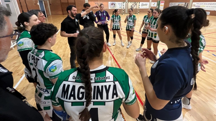 Ibáñez, conversant amb les seves jugadores | Adrián Arroyo