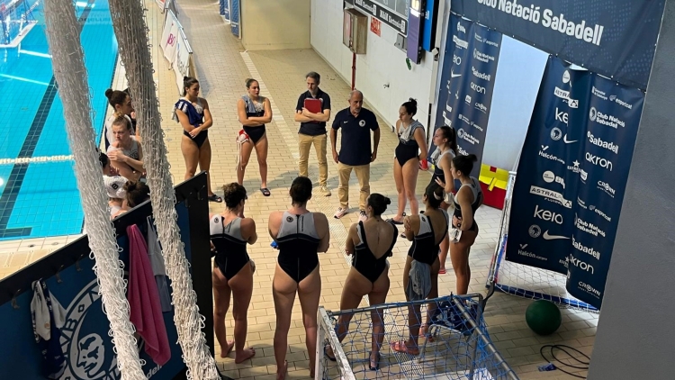 Xerrada post partit de David Palma a les seves jugadores | Adrián Arroyo