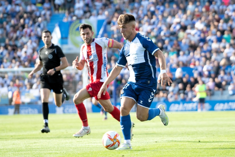 Iván Turrillo, encara ara capità del 'Shira', persegueix Aarón Rey | Roger Benet