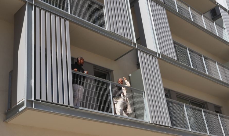 Uns veïns, ja instal·lats