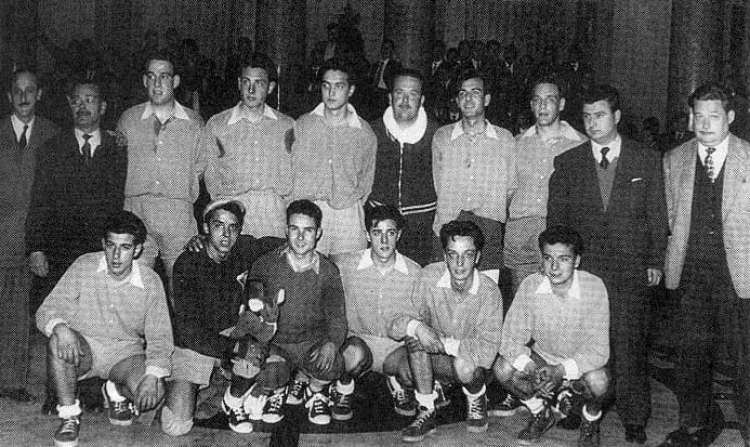 Coret (dempeus, el quart per l'esquerra) amb el Centre Industrial | Cedida