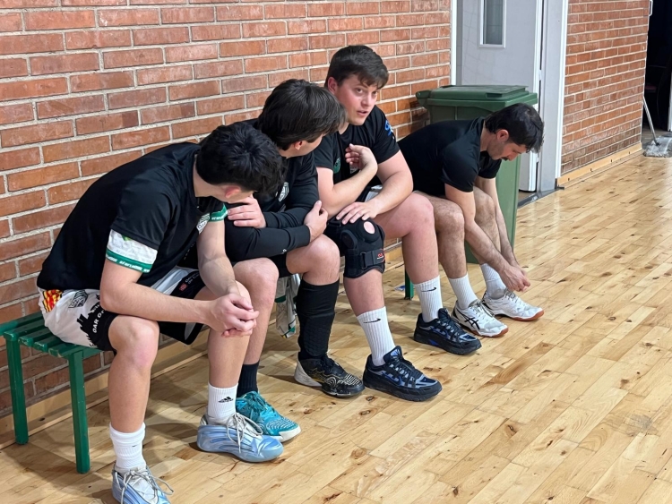 Jaume Esteve seguint el partit a peu de pista | Adrián Arroyo