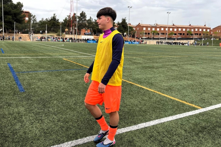 Expósito escalfant per la banda diumenge a Olímpia | Adrián Arroyo