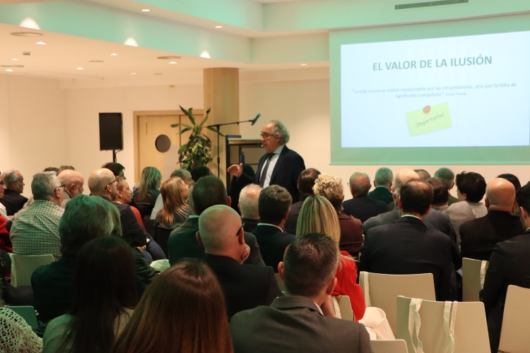 Conferència prèvia a l'entrega de premis