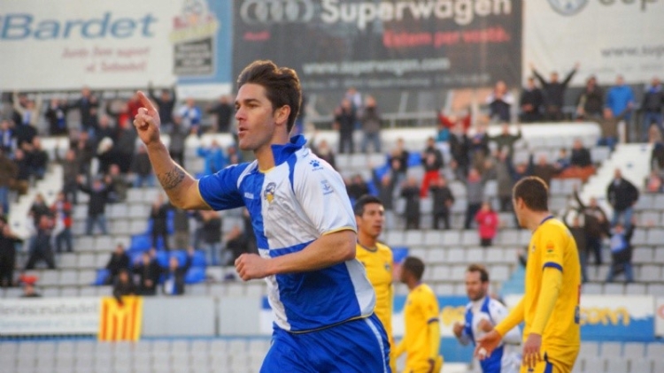 Abraham Paz celebrant un gol contra l'Alcorcón | CES
