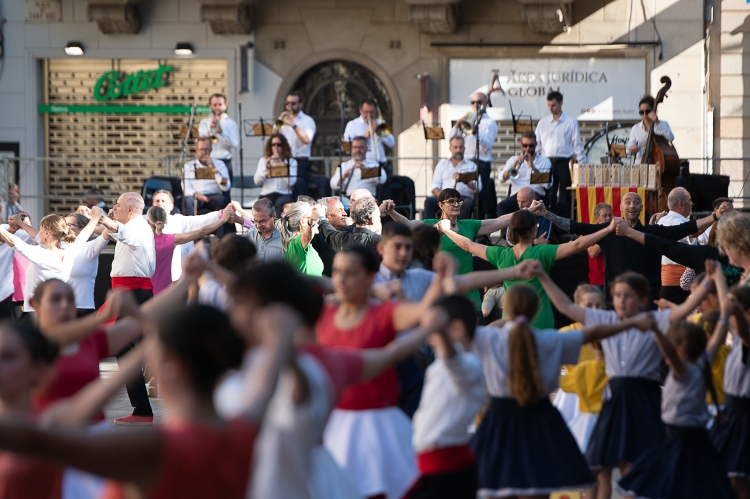 La cobla i els balladors | Roger Benet
