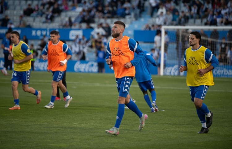 Escalfament de Kaiser amb l'equip dissabte passat | Roger Benet