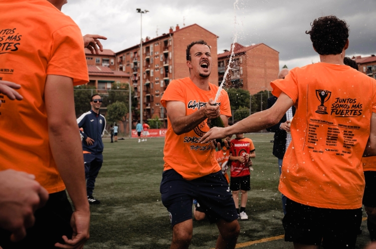 L'entrenador, Luis Cabrera, diumenge celebrant l'ascens | Luis Jorge