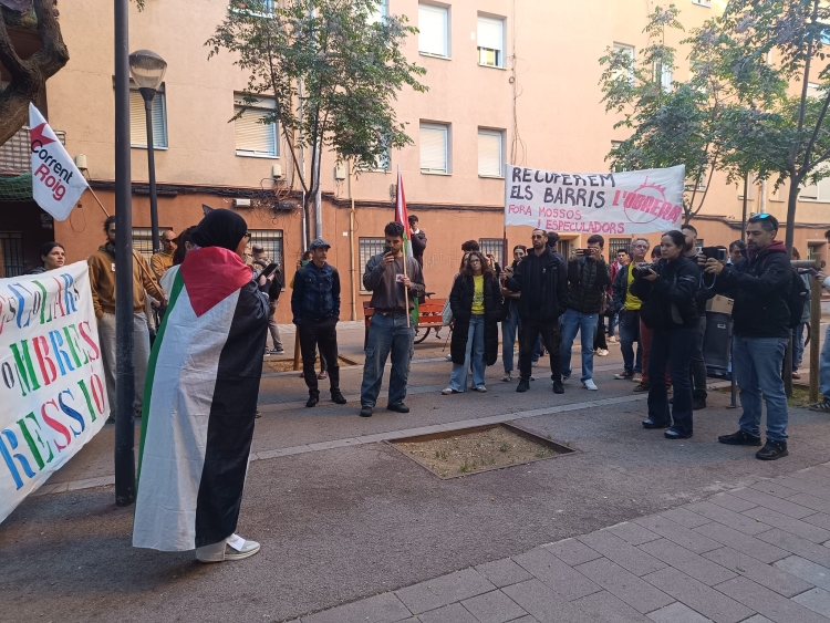 Protesta davant de l'Institut Escola Joan Sallarès i Pla | Pere Gallifa (RàdioSabadell)