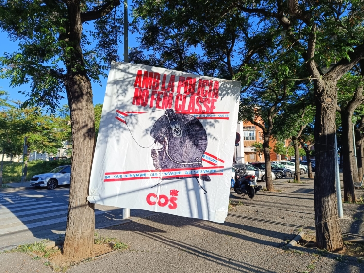 Protesta davant de l'Institut Escola Joan Sallarès i Pla | Pere Gallifa (RàdioSabadell)