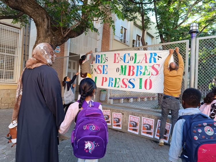 Protesta davant de l'Institut Escola Joan Sallarès i Pla | Pere Gallifa (RàdioSabadell)