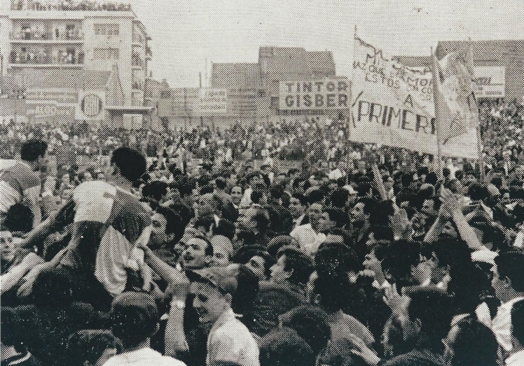 L'antiga Creu Alta durant el festeig pel retorn a Primera | CES Història