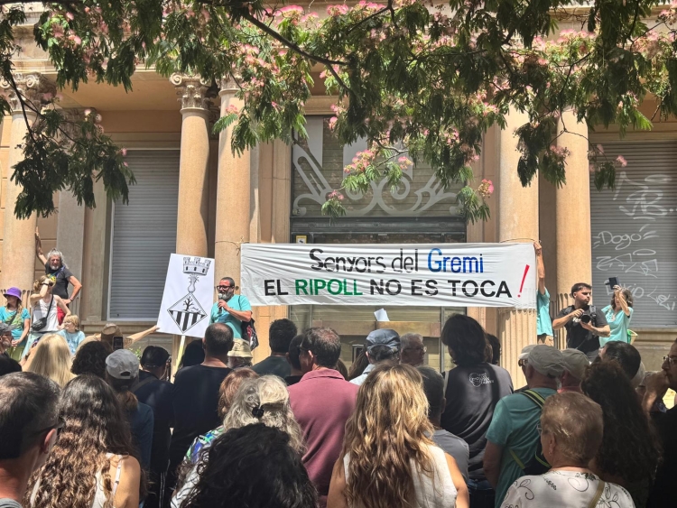 Manifestants davant dle gremi de fabricants