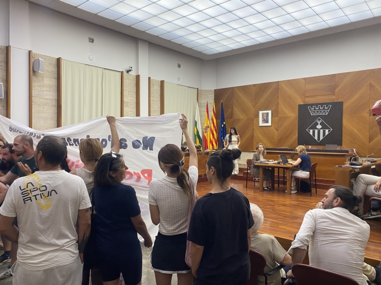 Irrupció al ple municipal