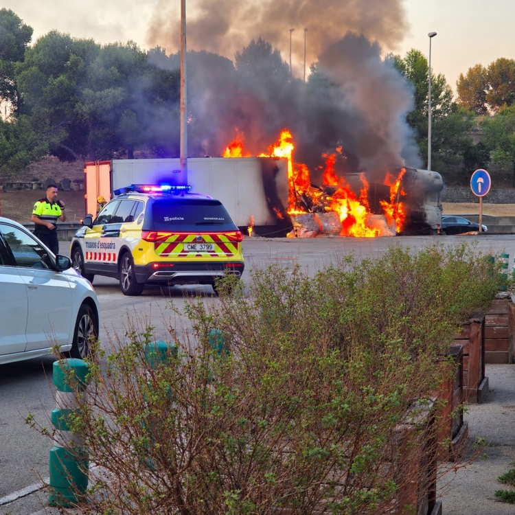 L'accident ha obligat a tallar dos carrils de l'AP-7