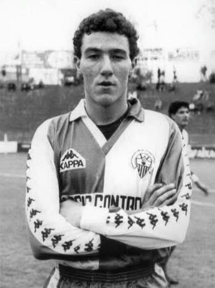 Xavi Aguado amb la samarreta arlequinada a la Nova Creu Alta | Olympia Vintage