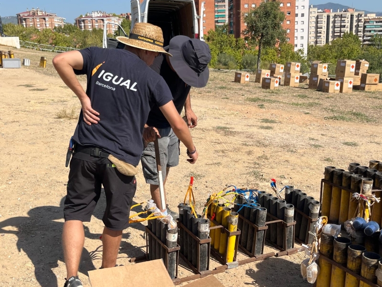 Preparació dels focs d'artifici d'aquesta nit | Adrián Arroyo