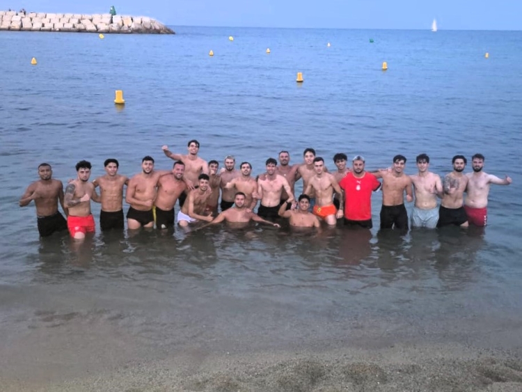 Entrenament peculiar del Tibidabo a la platja de Badalona | Cedida