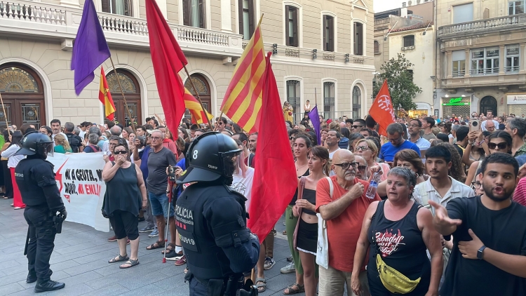 Contramanifestació convocada per la Plataforma Antifeixista de Sabadell