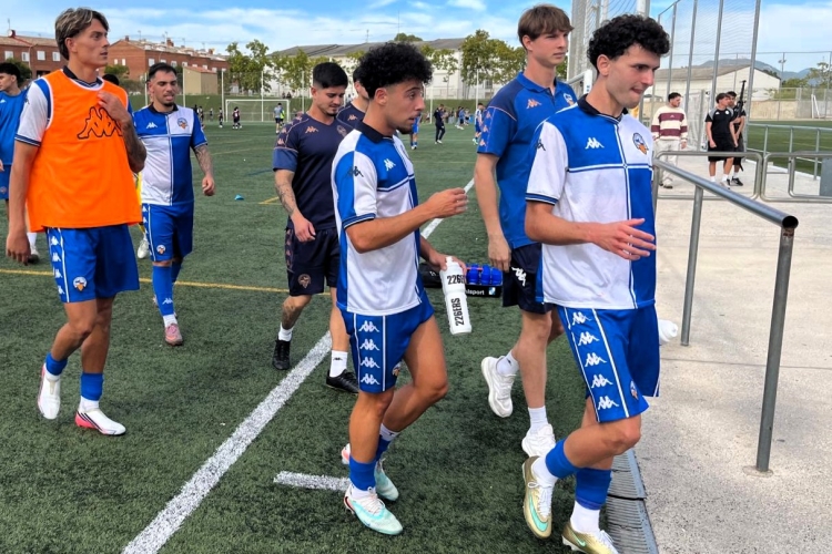 Sáez, darrere Fran Rivera, després del Sabadell 'B'-Can Vidalet | Adrián Arroyo