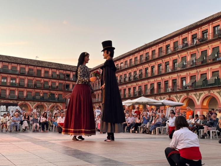 Gegants a la plaça de Còrdova