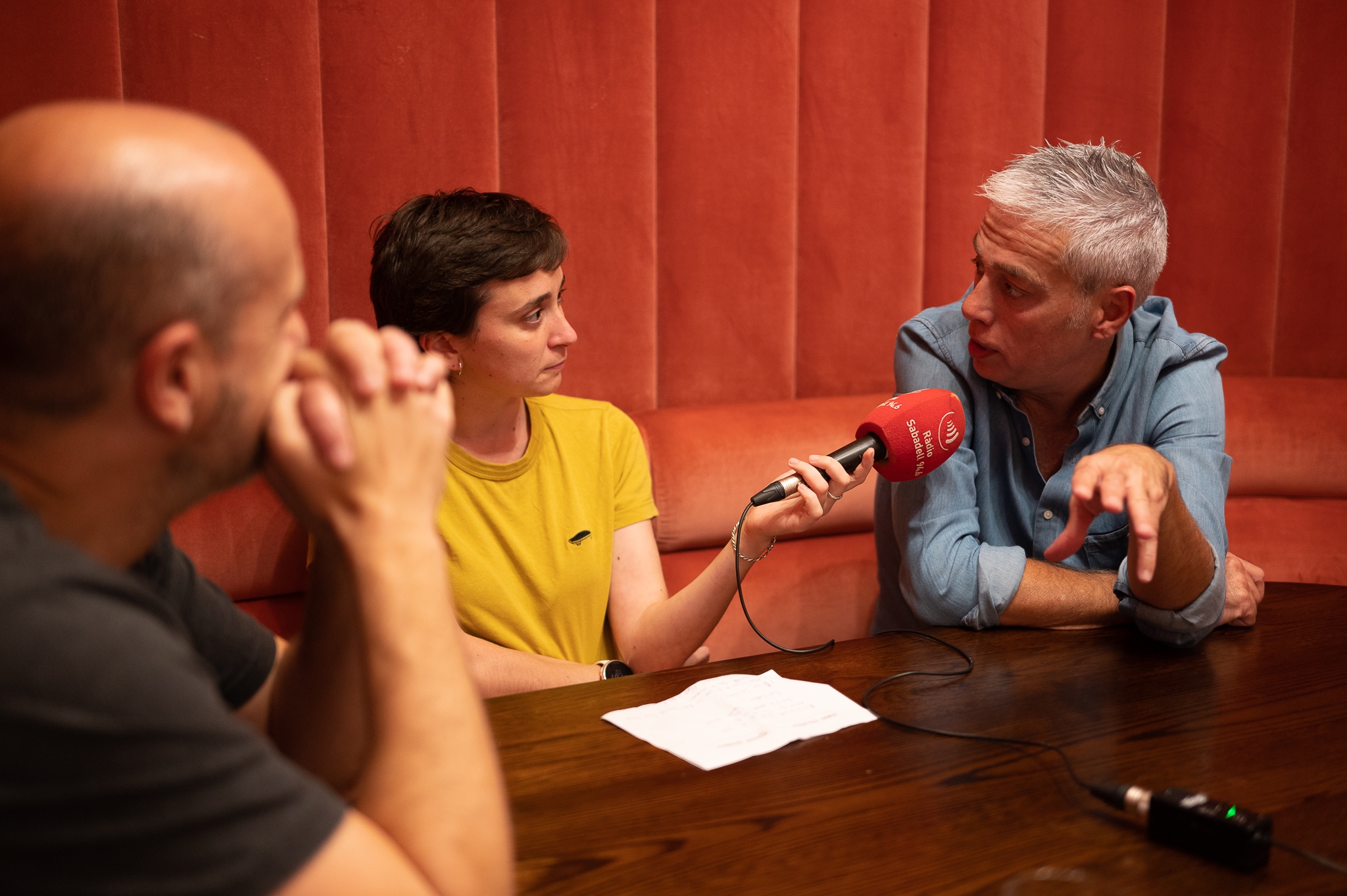 Albert Om i Joan Maria Pou sent entrevistats al restaurant JOK de Barcelona