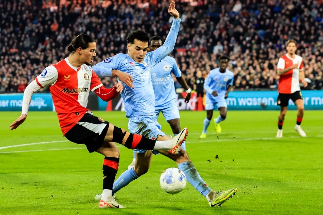 Teo Quintero al derbi contra el Feyenoord