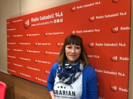 Núria Castells, Vibliotecaria: "Vull seguir treballant perquè la gent segueixi agafant el llibre al tren en comptes del mòbil" 