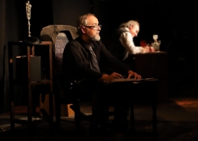 L'obra 'Domicili inconegut' interpretada per Josep Maria Roviralta i David Serrano a l'Espai Foc