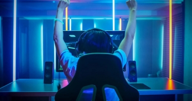 Tech Hunters: Comença la guerra al món dels videojocs
