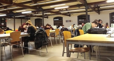 A cau d'orella: La biblioteca Vapor Badia obre les sales d'estudi i amplia els horaris 