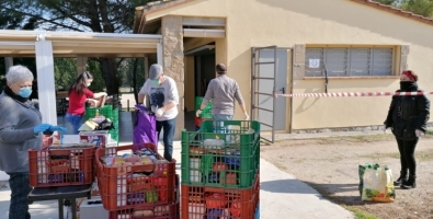 Un dels punts de recollida d'aliments 