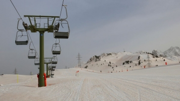 La pols sahariana tancant de marró la neu del Pirineu | ACN