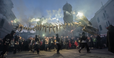 Marina Travé (Cebafoc): "Volem apropar la cultura popular a la ciutat, a través del foc, les espurnes i la percussió"