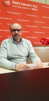 Agustí Brujas, als estudis de Ràdio Sabadell