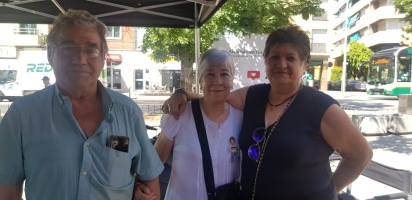Andrés Avellanda, Paqui Martínez i Mari Loli Cuenca de l'associació de veïns d'Espronceda que celebra els 52 anys d'història