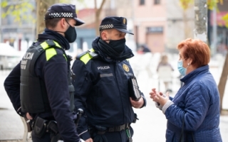 Els agents de la Policia Municipal durant la pandèmia | Roger Benet