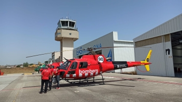 Un helicòpter de Bombers a l'aeroport de Sabadell/ Pere Gallifa