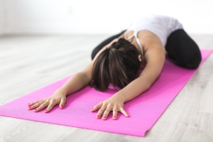 el ioga, una pràctica física, mental i espiritual amb molts beneficis 