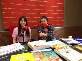 Cecilia i Vera a l'estudi 1 de Ràdio Sabadell