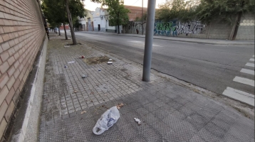 Els veïns de Gràcia denuncien brutícia i manca de verd al barri