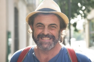 L'actor, professor de teatre, músic i presentador de 'La Caverna Galàctica'