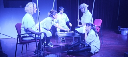 Imatge de l'assaig de la companyia de teatre de l'Acadèmia de Belles Arts