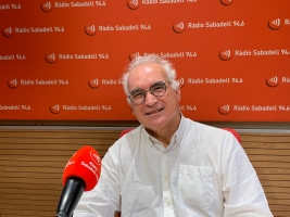 Xavi Serra, als estudis de Ràdio Sabadell