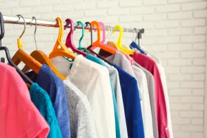 El consell Comarcal impulsa el taller en línia 'la roba incòmoda' per allargar la vida útil de la roba